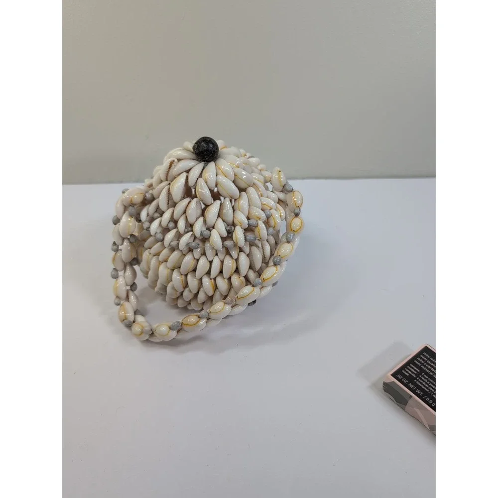 Shelly vintage cowrie